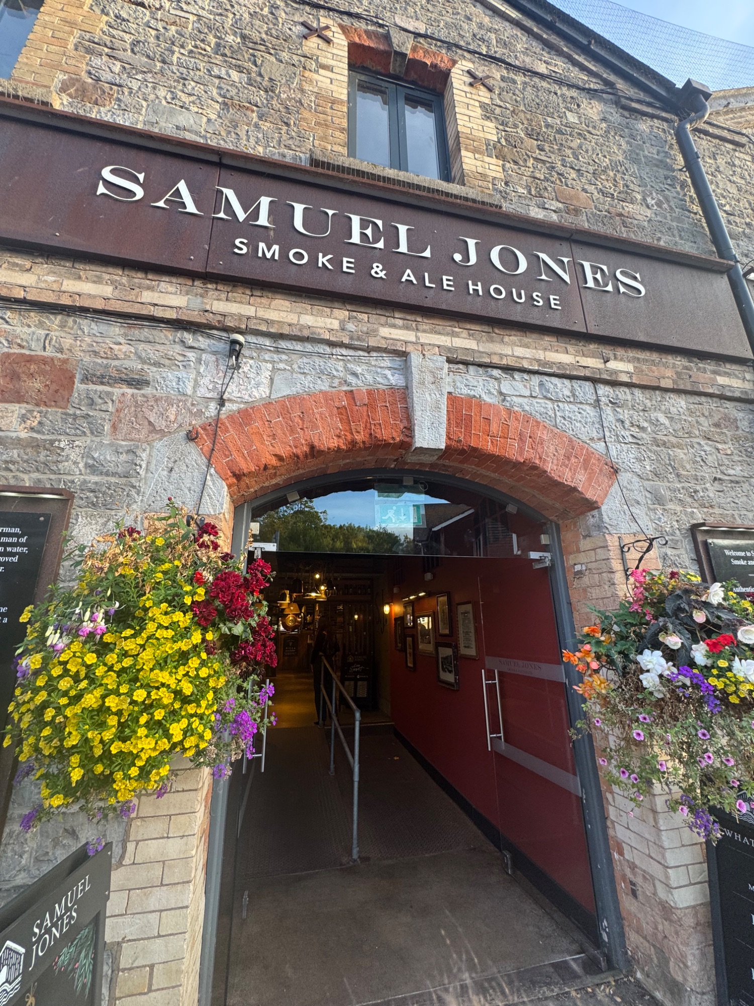 Samuel Jones - Smoke and Ale House