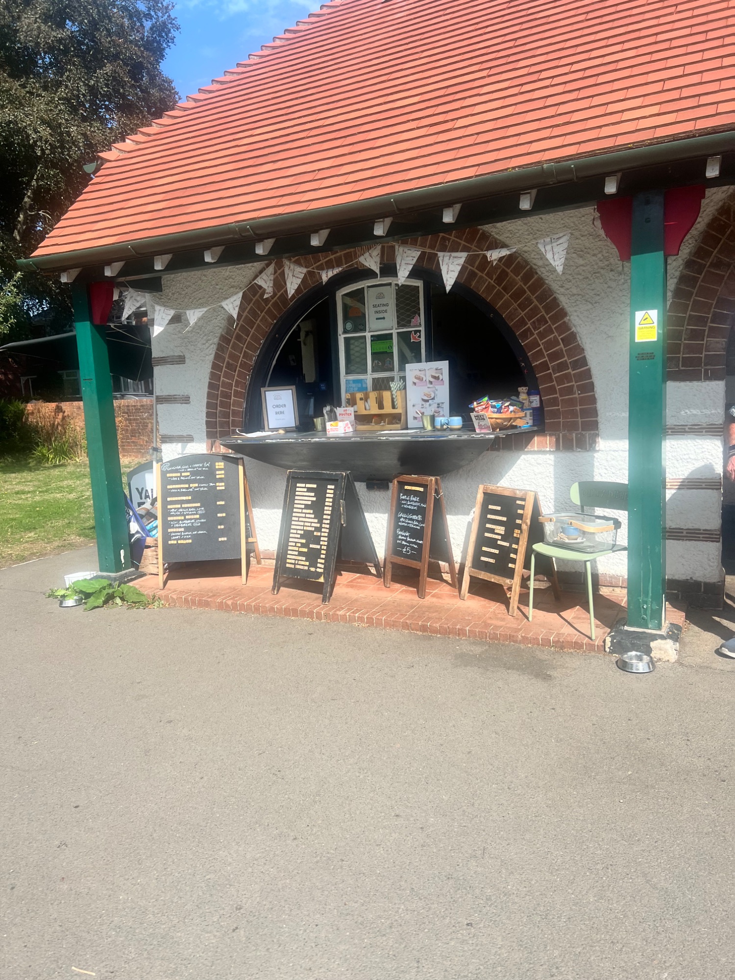 The Birdhouse Cafe